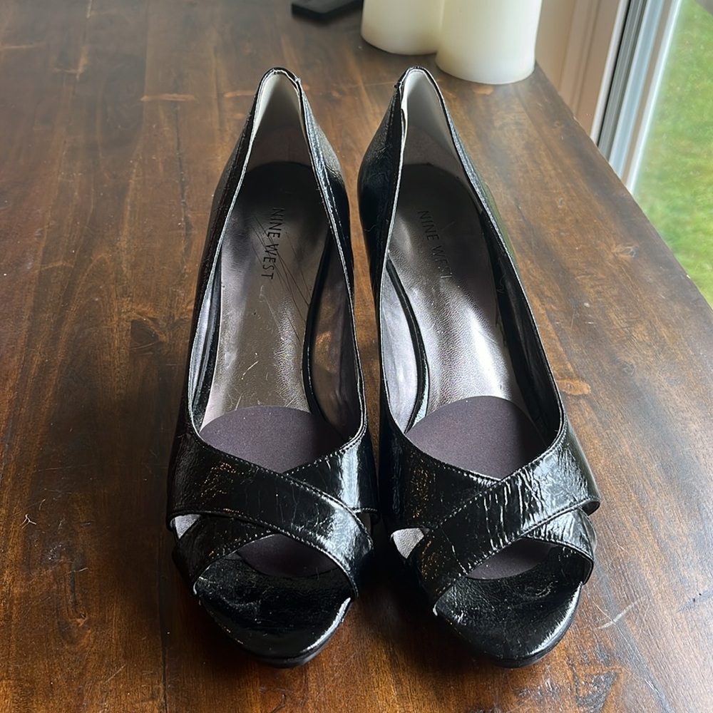 NINE WEST black patent leather dress shoes - size 7.5 (I believe)